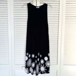 WOMEN'S LONG BLACK SLEEVELESS MAXI DRESS BY BEACHTIME, SIZE MEDIUM